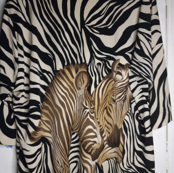 Women's over shirt with zebras sequined...beautiful beautiful shirt.... - Picture 4 of 6